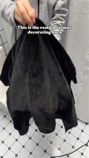 🏡 Hang, Mount & Organize — Without Drilling, Damage, or Residue.These heavy‑duty hook‑and‑loop strips stick firmly to smooth surfaces like glass, tile, metal, and wood — yet peel off cleanly when you’re ready to move or rearrange. Cut them to any size, reuse them again and again, and say goodbye to nail holes and sticky messes. 🔧✨🔄 Strong, Reusable & Perfect for Renters, Homes & Offices.Hold frames, cable organizers, tools, and decor securely without worrying about wall damage. Reposition fre