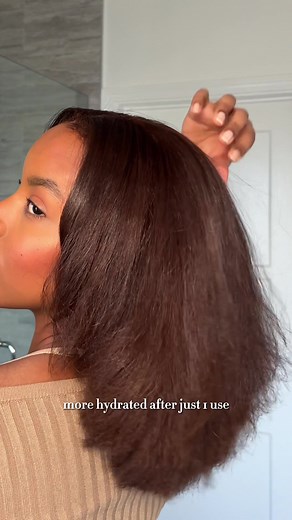 It's washday, and im trying out the new HYDR-8 Hydrate and repair line from @vegamour. This line is color safe, has Karmatin (a vegan silk alternative to keratin and silicone) and left my hair feeling soft, moisturized, looking shiny and reduced frizz! Use my code AYSHA for 20% off. #VegamourPartner