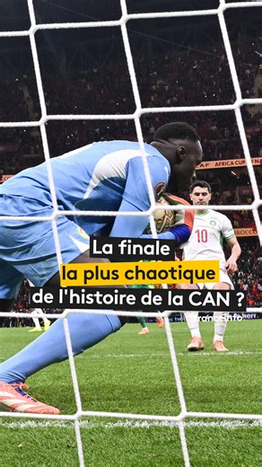La finale de la CAN entre le Maroc et le Sénégal a viré au chaos dimanche soir. Les Marocains ont raté un penalty à la dernière seconde, après que les Sénégalais ont quitté la pelouse pendant une vingtaine de minutes pour protester. Dans une ambiance électrique, marquée par des échauffourées en tribunes, le Sénégal s’est finalement imposé 1-0 en prolongations, décrochant son deuxième titre de champion d’Afrique. | Franceinfo