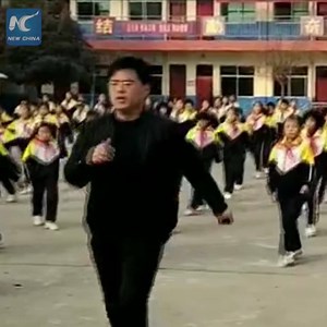 This Chinese school principal goes viral for teaching pupils #shuffledance | China Xinhua News