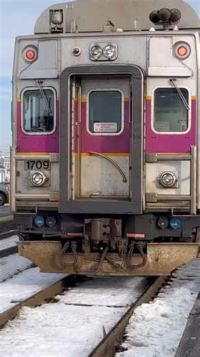 MBTA *Shorts* 1067 - 1709 #bostoncommon #train #railfan #massdot #boston