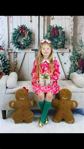 🎄Happy Holidays! Love, Emma 🎄 | Sara Kane