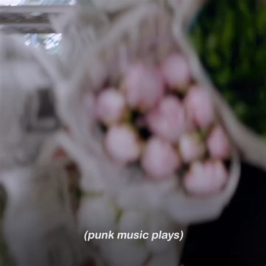 In “Flower Punk,” a 30-minute documentary by Alison Klayman, a former punk musician uses plants to create stunning sculptures that connect humanity and nature. Watch the full film, from 2019: https://newyorkermag.visitlink.me/2OU2pM | The New Yorker