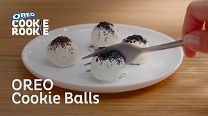 This week, let’s get experimental in the kitchen with some Oreo Cookie Balls. They are fun and easy to make, and a perfect snack for the whole family. Ingredients: • 36 Oreo biscuits • 250g brick cream cheese • 115g white chocolate To purchase all the ingredients as a bundle, visit the @airliftexpressPK link here: https://link.airliftexpress.com/rmNvLL7H8ob Next week, we will be making an Oreo Cream Pie! #StayPlayful #CookieRookie #OreoPakistan #oreocookies #cookieballs #oreocookieballs #chocola