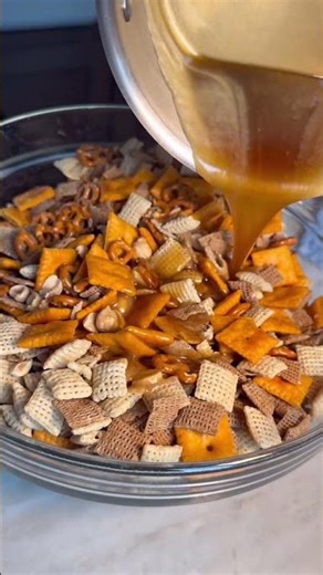 Serve this sweet and salty Chex mix for the ultimate game day or party snack! 🥨