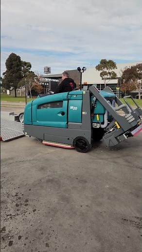 Sweeper Scrubber combination machine/ M20 Tennant Floor scrubber/ How to unload ride on machine