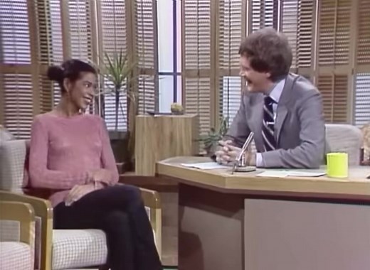 Irene Cara on David Letterman’s morning talk show in 1980. She talks about starting her career at 6 years old and starring on Broadway with Shirley Jones and Jack Cassidy. She also touches on her aging part in ROOTS. Then goes on to sing an amazing rendition of HOT LUNCH JAM from FAME. WHAT A TALENT. Rest In Peace 🕊 | Vintage Los Angeles