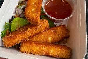 Glasgow food fans go wild for cafe's new giant garlic & cajun halloumi fries