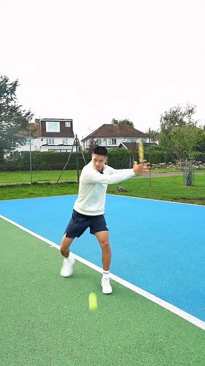 29K views · 98 reactions | Why do players grunt in tennis? ️ Grunting is a powerful exhale at the moment of contact! There are many benefits such as: • Generating more power by engaging their core • Stay relaxed and avoid holding tension • Keeping a consistent rhythm on every shot Next time you are training try to practice exhaling, you will see some great benefits  #tennis #tennistips | Dylan Gee | Facebook