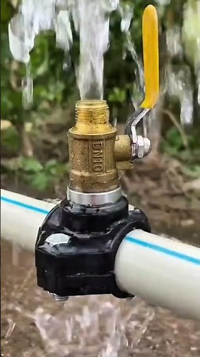 Quickly install a pipe controller and water hose to prevent excessive water flow and leakage