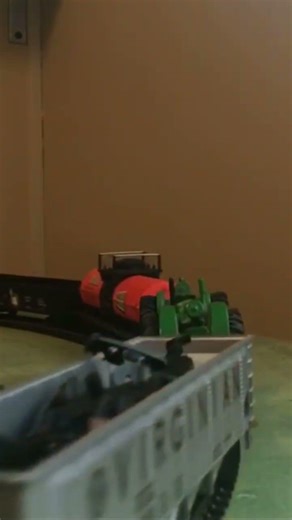 ho scale prr gp20 5638 erie Lackawanna 2570 gp35 pulling 11 cars with helper #modeltrains #hoscale