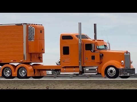 Truck Spotting From The Highway Featuring Old Trucks and Awesome Largecars!