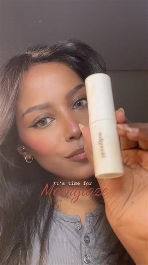 Moonglaze Highlighter: Achieve a Stunning Glow