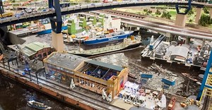 VIDEO: Vlaková symfonie. Model vláčků zahrál na sklenice od vína a zapsal se do knihy rekordů