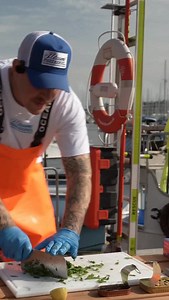Nem, hurtig og meget sexet pastaret med ansjoser og blåmuslinger. Hop ind og se den på YouTube’n nu 🤞 Husk at subscribe - så er du en lækker tangloppe 🦐🦐🦐 | P. Clausens Fiskehandel A/S