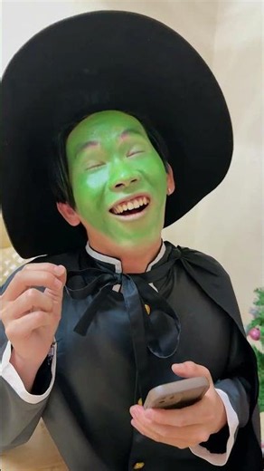 Who touched Elphaba #glinda #elphaba #arianagrande #wicked #witch #magic