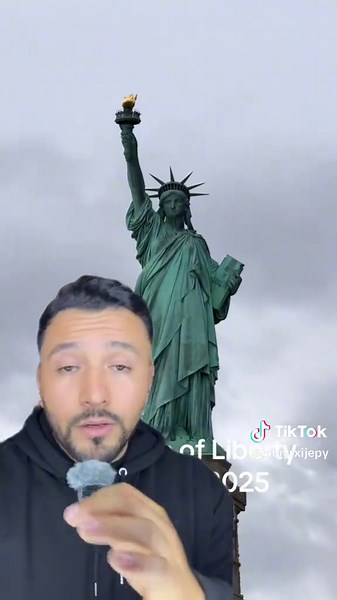 A replica of the Statue of Liberty collapsed in Guaíba, Brazil, after strong winds toppled the structure. #alfredomx #statueofliberty #brazil #news #us