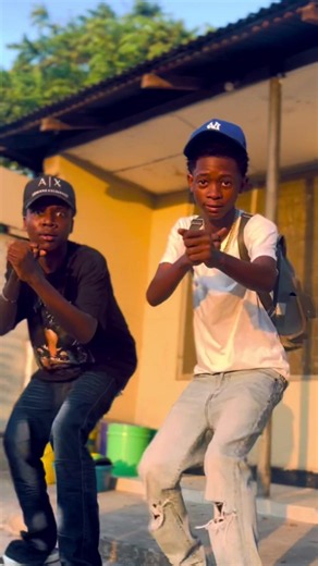 Mbna kama Kali — watoto wakicheza matua challenge singeli