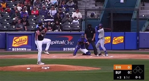 24 reactions | Jose Azocar leaves the yard! | Syracuse Mets | Facebook