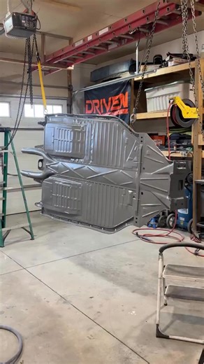 @annies_vw showcasing some of our favorite Eastwood coatings! Thanks for sharing Annie! * * * With all the work we did on Fenders pans/chassis to get it ready for paint, this 2K Chassis Black paint from eastwoodco will really be the cherry on top for creating a long lasting finish and barrier against future rust. • To recap- we first used the Rust Encapsulator Plus, then epoxy primer, then the 2K Chassis Black. All from Eastwood. • There were a few armchair experts out there who were less than t