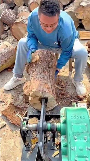 Techniques for Splitting Logs Using Hydraulic Splitters for Fast and Even Results #shorts