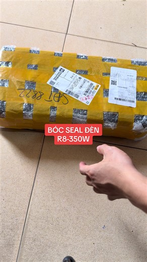 Bóc seal đèn H8, R8 mà mấy ae hỏi từ hôm nọ tới giờ nè.😁.đây là phiên bản đèn giá rẻ nên nó sẽ làm từ nhôm đúc và led 9 nhân.công suất đo được thực tế là 350W đi kèm đó là full đồ dây nguồn, remote và nam châm đầy đủ.giá chỉ hơn 3tr/thanh này bác nào ưng thì ib e #xuhuong #thịnhhành #đèntrợsáng #đènsiêusáng #viral
