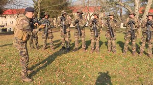 Au cœur du Centre de Formation Initiale Militaire de Bitche Le CFIM est chargé d’assurer la formation générale de l’ensemble des engagés volontaires initiaux. Dans ce reportage, on vous propose de découvrir cette formation. | Mosaïk Cristal