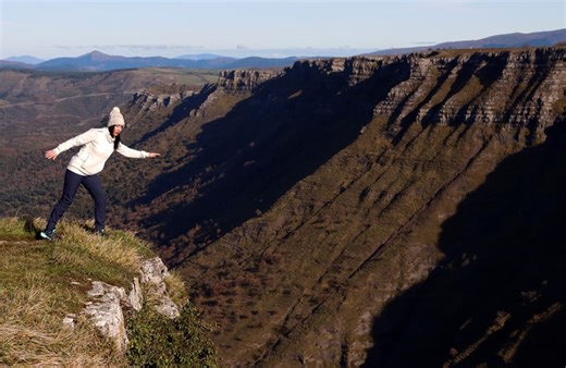 DFAT warns against 'extreme tourism' travel influencers