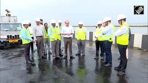 Atal Setu repair work underway; Additional Metropolitan Commissioner conducts site inspection