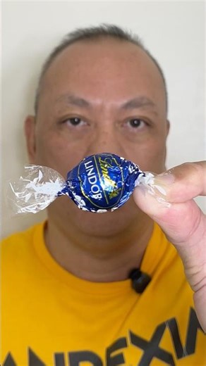 👂ASMR LINDOR IRRESISTIBLY SMOOTH DARK CHOCOLATE TRUFFLE CANDY EATING SOUNDS👂#shorts #asmr