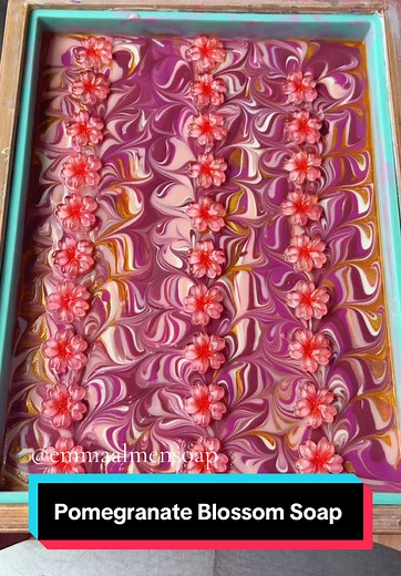 Making a Pomegranate Soap! #soapmaking #soap #handmadesoap #pomegranatesoap #soapcutting