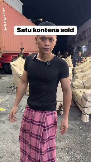 48K views · 631 reactions | Syukur barang gred A custom customer kite dah sampai.kite akan susun penghantaran ok.nak tengok tak set apa cus kite custom? | Simply.Store | Facebook