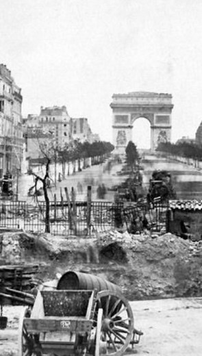 Instant.Archives on Instagram: "[Porte Maillot ; 1871] On l’oublie souvent mais Paris a aussi été bombardée durant les dernières guerres 💥 Ici, une vue inédite de la Porte Maillot au printemps 1871 où le quartier est totalement détruit 🫣 Cet endroit de la capitale a essuyé les obus des prussiens durant la guerre de 1870 puis ceux du gouvernement versaillais durant la commune de 1871 🔥 Depuis, tout a été reconstruit et réaménagé et surtout les arbres ont été replantés puisque tous avaient été