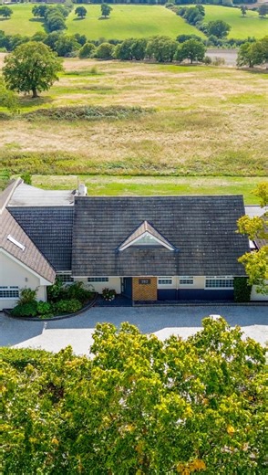 𝗣𝗶𝗲𝗿𝗿𝗲 𝗟𝘂𝘅𝗲 🥇𝐋𝐮𝐱𝐮𝐫𝐲 𝐑𝐞𝐚𝐥 𝐄𝐬𝐭𝐚𝐭𝐞 𝐁𝐫𝐨𝐤𝐞𝐫 | 𝐈𝐍$𝐀𝐍𝐄 𝐇𝐮𝐠𝐞 𝟐.𝟓𝐌 𝐕𝐢𝐥𝐥𝐚 𝐢𝐧 𝐇𝐚𝐝𝐥𝐞𝐲 𝐖𝐨𝐨𝐝 🏡🤩 Guide Price £2,500,000 Hadley Wood📍 The Ridgeway is an exceptional 5-bedroom villa that blends... | Instagram