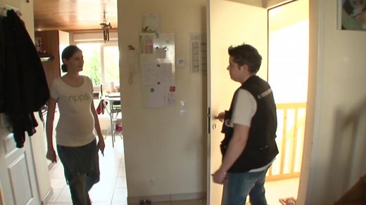 3.5M views · 5.6K reactions | Aurélie et Mélanie, qui vivent en couple, souhaitent avoir un enfant. Elles demandent à Christophe, un ami d'Aurélie, de devenir le père. | C'est la vie | Facebook