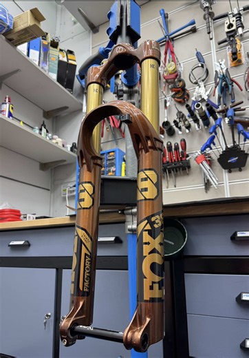 Turning heads and braking names, making the most custom projects built in Romania from scratch, this time a refurbished Fox 38 Factory for @Dani Flex completely stripped down, repainted, rebuilt, wrapped and protected from the ground up! What do you think about this special color? Definitely 1:1 in Romania and perhaps in the world💯👌 In need of custom paintjob for your ride? Let’s talk now! 0729333700 #paintjob #rebuilt #fox38 #decals #paintprotectionfilm