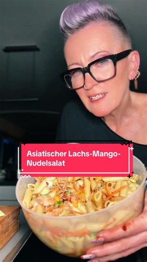 Asiatischer Lachs‑Mango‑Nudelsalat – Rezept für 3–4 Personen
