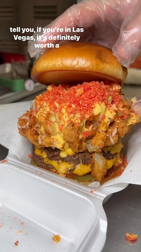 Samiya Jakubowicz | 🍔 UMMM…AN ENTIRE FRIED ONION ON A BURGER? @calibombs Street Bomb Burger is serious eats. ⁉️Could you finish it? ✔️Def a Vegas Burger to... | Instagram