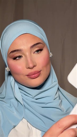 How to Achieve a Clean Girl Makeup Look