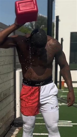 Barbell Burpee Deadlifts may actually be one of my favorite exercises. It requires full body motor recruitment and can be utilized by people of all fitness levels. Even if the burpee itself becomes more of a plank walkout movement, I’m telling you it’s going to get the job done 🔥🔥🔥 Try it out during your next workout and let me know how much you can do for a set of 10 ⬇️ #islandfit #training #onlinecoach #weighttraining #calisthenics #liftoff #barbellburpee | Jamie Cumberbatch