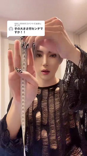 Hand Size Matters: Understanding Hand Size in Fashion Modeling