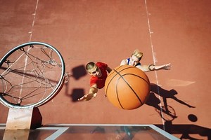 Basketball-Rebound: Definition, Technik und Übungen