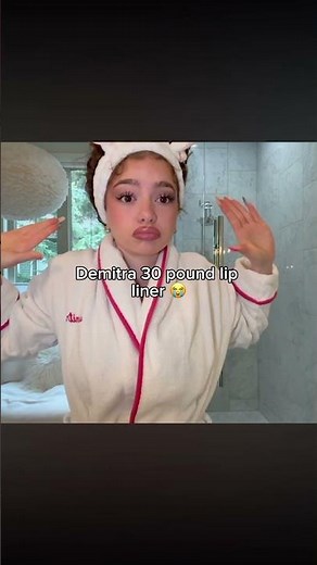 Demitra 30 pound lip liner 😭 #kalogerassisters #demitrakalogeras #sundaykalogeras #elianakalogeras