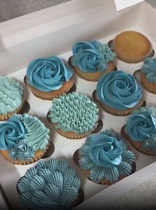 Blue cupcakes for your daily dose of perfection! 💙 By: ennahs.cakes | MetDaan Cakes