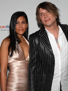 Goo Goo Dolls front man John Rzeznik marries longtime girlfriend