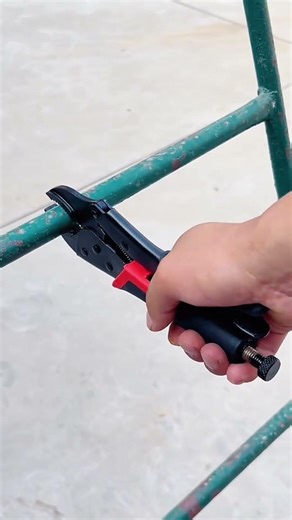 Simple and easy to use bolt cutters