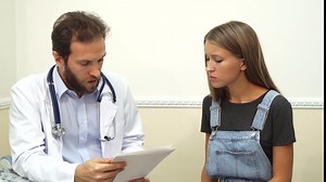 Aumento del vello facial y corporal: causas y soluciones