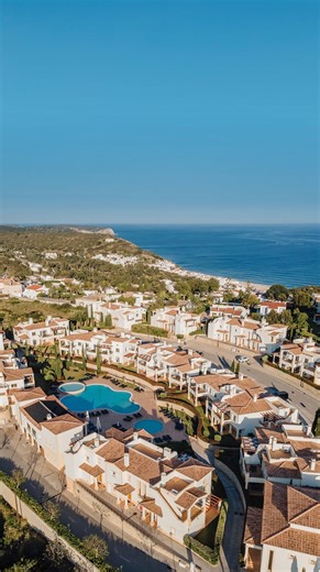 Bem-vindo ao NAU Salema Beach Village, onde o conforto e a tranquilidade se unem à autenticidade do Algarve. Com vistas amplas e um ambiente tranquilo, é o refúgio ideal para relaxar sem pressas. Cada estadia, uma experiência memorável. ::::: Welcome to NAU Salema Beach Village, where comfort and tranquillity blend with the authenticity of the Algarve. With sweeping views and a serene atmosphere, it is the perfect retreat for unhurried relaxation. Every stay is a memorable experience. #SalemaBea