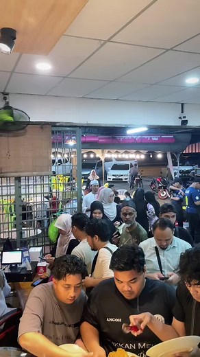 Ayam Goreng dan Makanan Western di MAQQ ORIE PDANG MIDIN