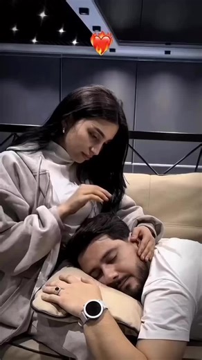 Romantic Moments: Couple Kisses Captured